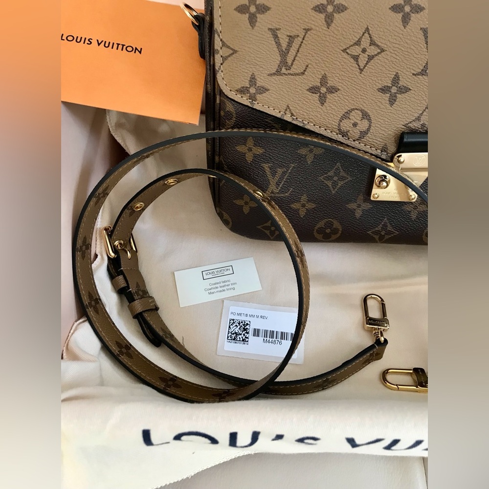Louis Vuitton M44876 Reverse
Pochette Métis $2,760.00 Monogram Canvas NWT box - Picture 9 of 15